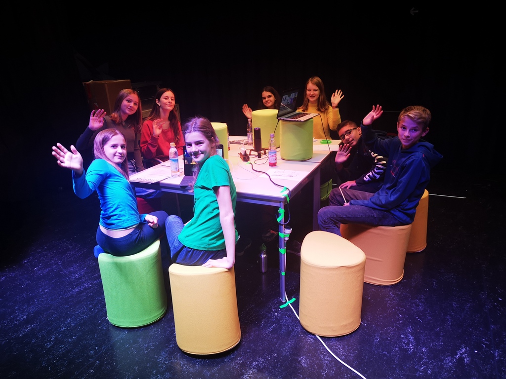 Theaterproject CONNECTED: die Theatergruppe des EMG